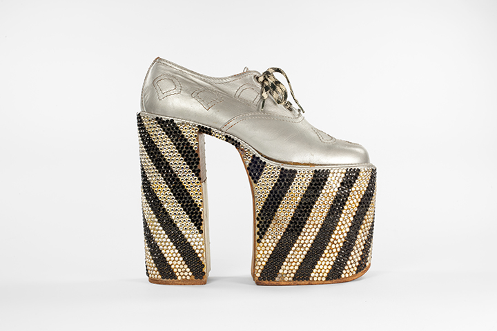 Plaform shoes covered in sequins
